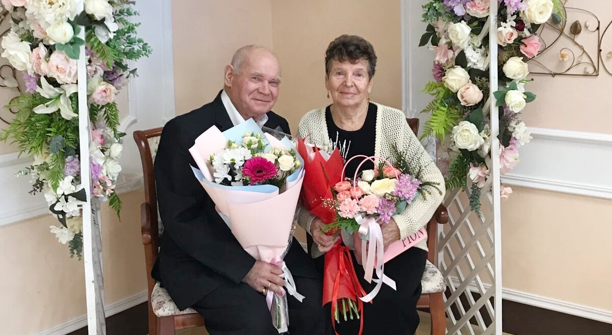 Супруги Людмила и Виктор Колобовы отметили 60-летие семейной жизни
