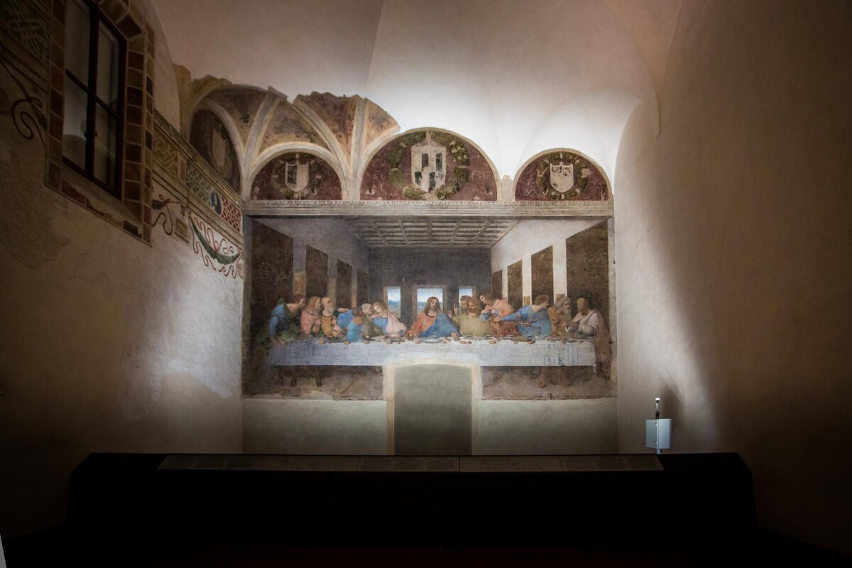 В это же время фреску прорубили дверной проем и уничтожили ноги Иисуса. 