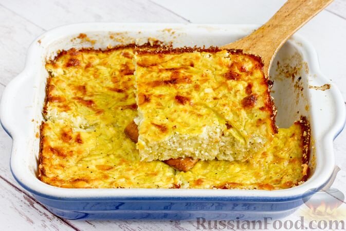 кабачки, творог, сыр твёрдый, брынза, яйца, чеснок, соль, перец чёрный молотый, масло сливочное, сухари панировочные