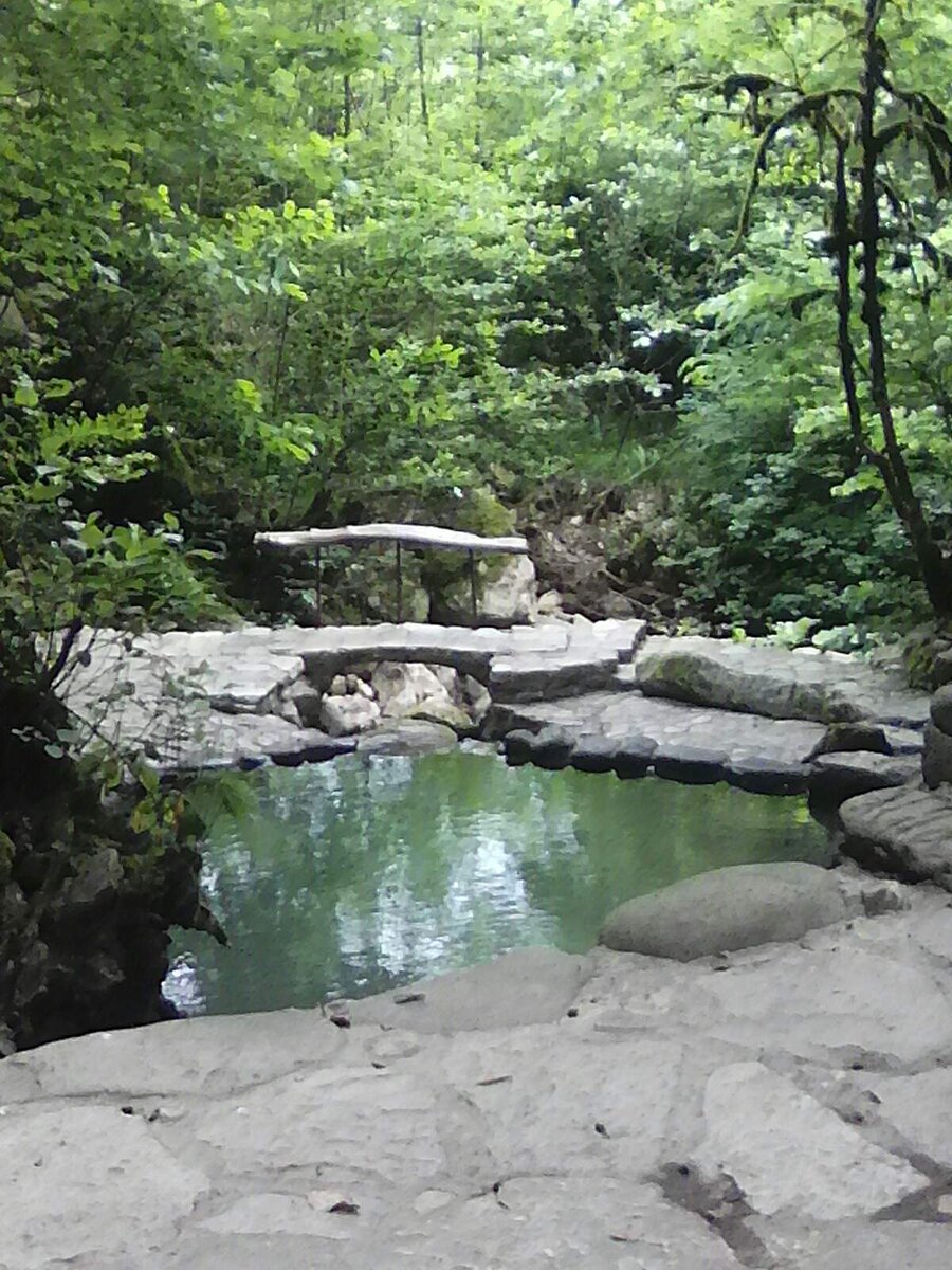 источник,воды для суставов,идущий прямо с вершин