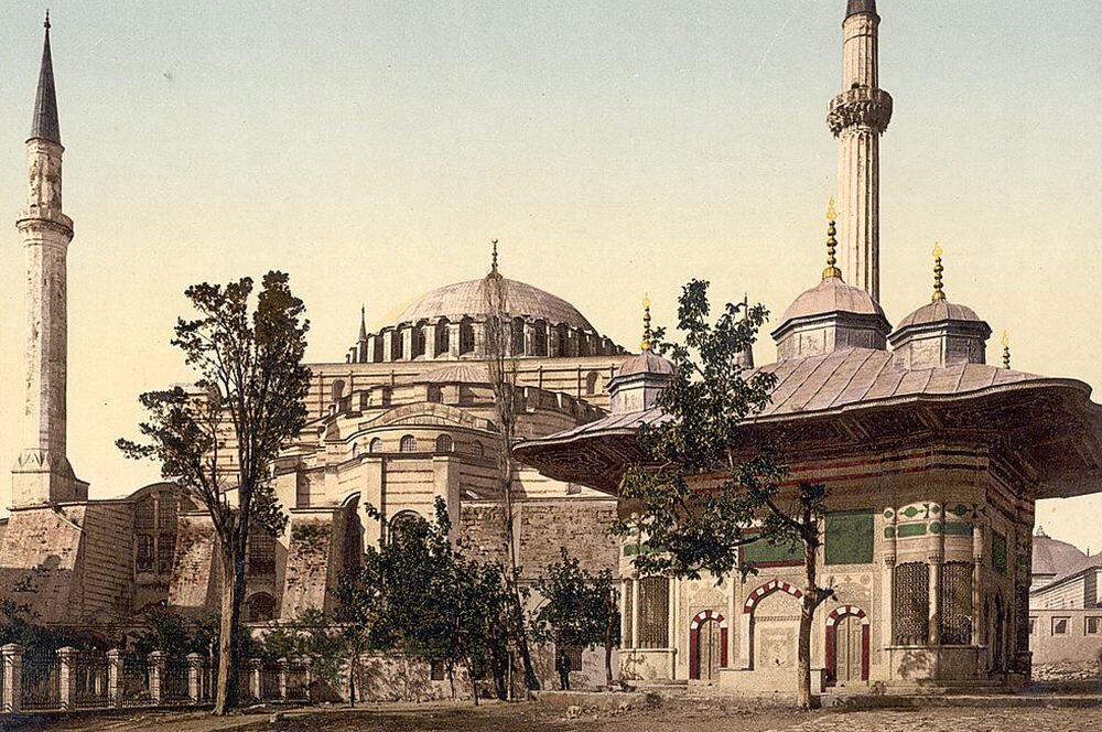 В Турции уже давно время от времени идут такие разговоры . Вернее политики разных мастей делают такие заявления. На то они и политики чтобы попиарится. Но а в прошлом году эти разговоры вспыхнули с новой силой. это случилось после того как Америка признала Иерусалим столицей Израиля. Но тогда в это не кто не поверил. 