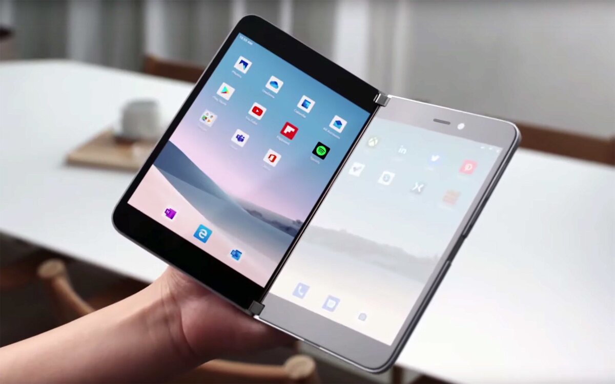 Microsoft Surface Duo 1 (Microsoft Surface Duo 2 в разработке).