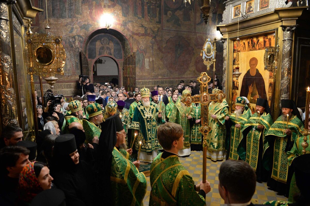 Богослужение в честь памяти преподобного Сергия Радонежского в Троице-Сергиевой лавре. Из архива сайта Патриарха Московского и Всея Руси. https://foto.patriarchia.ru/news/patriarshee-sluzhenie-v-kanun-dnya-pamyati-prepodobnogo-sergiya-radonezhskogo-vsenoshchnoe-bdenie-v-troitse-sergievoy-lavre-2018-10-07/