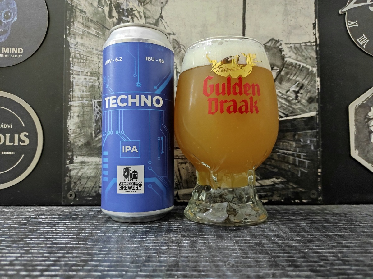 Techno IPA в бокале Gulden Draak