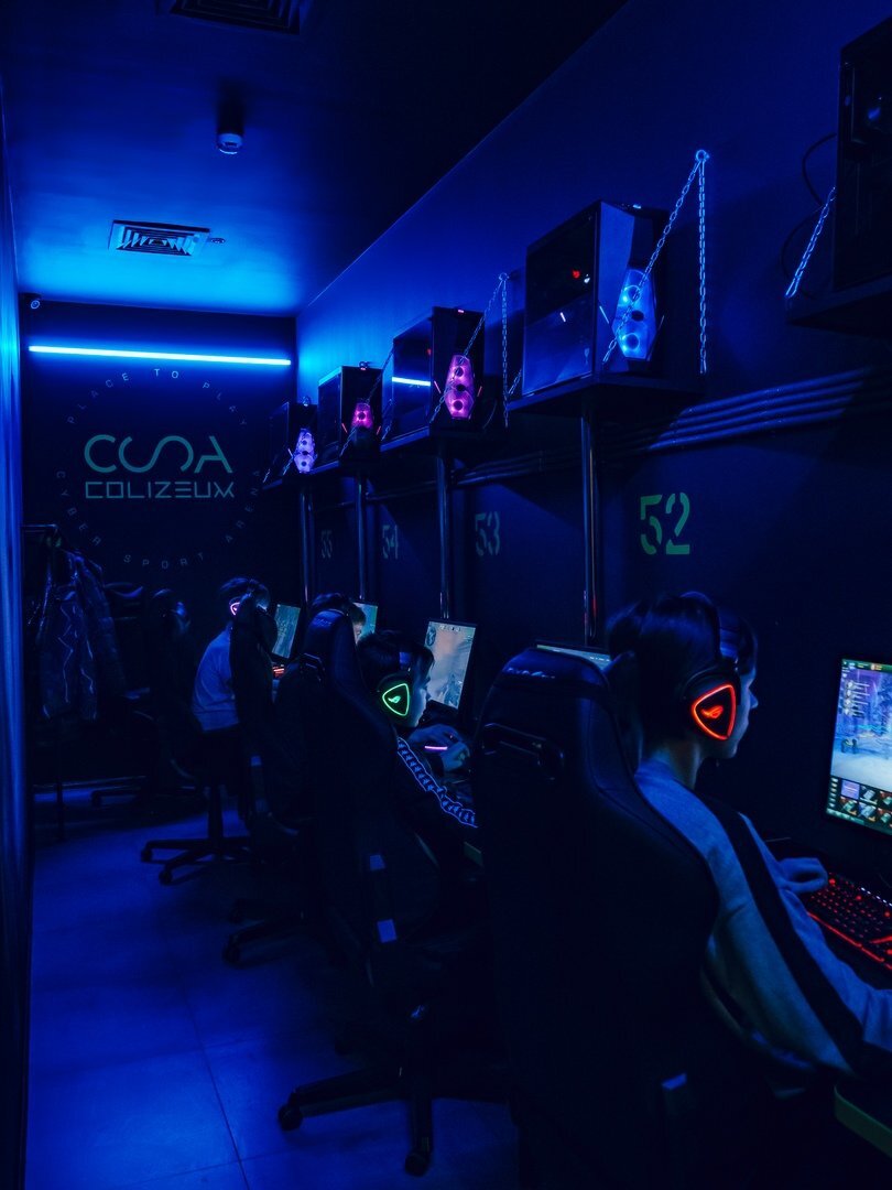 А вот что представляет из себя современный компьютерный клуб.