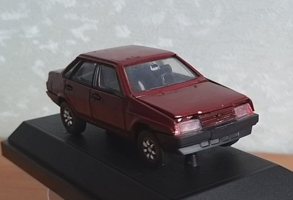 Кривой капот и дефекты окраски на крыше. Фото автора