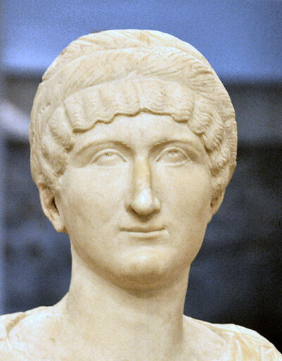 Императрица Елена. Фрагмент скульптуры (неизв. автор, переработка головы ок. 306-337 гг.). Капитолийский Музей, Рим.
