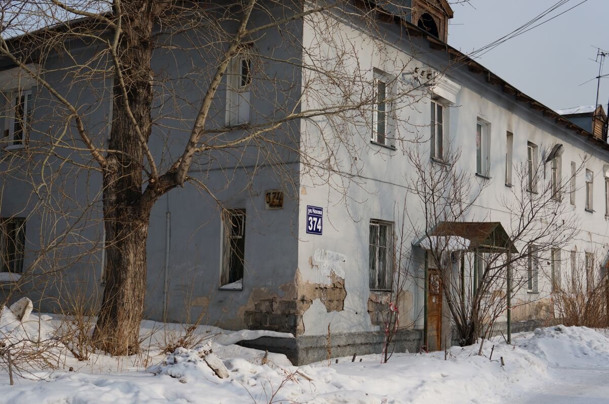 Дом 374 по ул. Чехова внутри квартала
