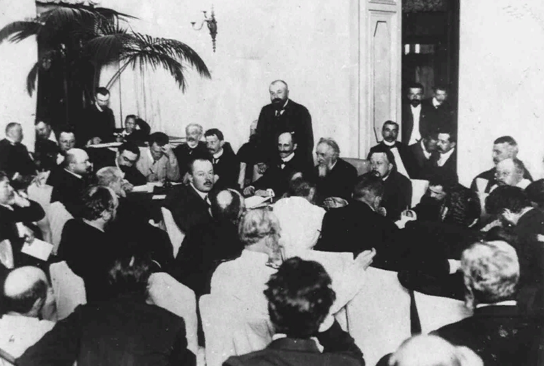 Заседание Земского съезда [июль 1914 г., Москва]. Источник: сайт РГАКФД