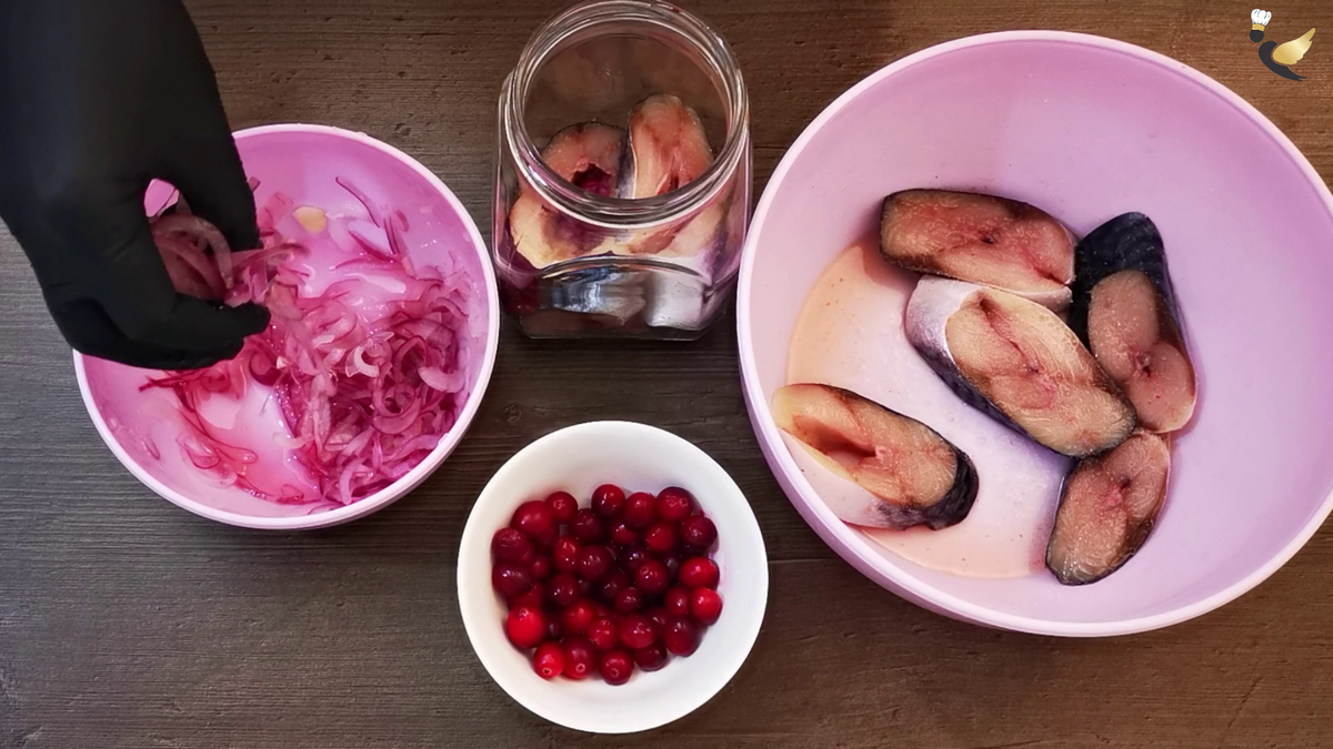 Маринованная скумбрия в банке, мой лучший способ разделки и посола скумбрии,  делюсь | MEREL | KITCHEN | Дзен