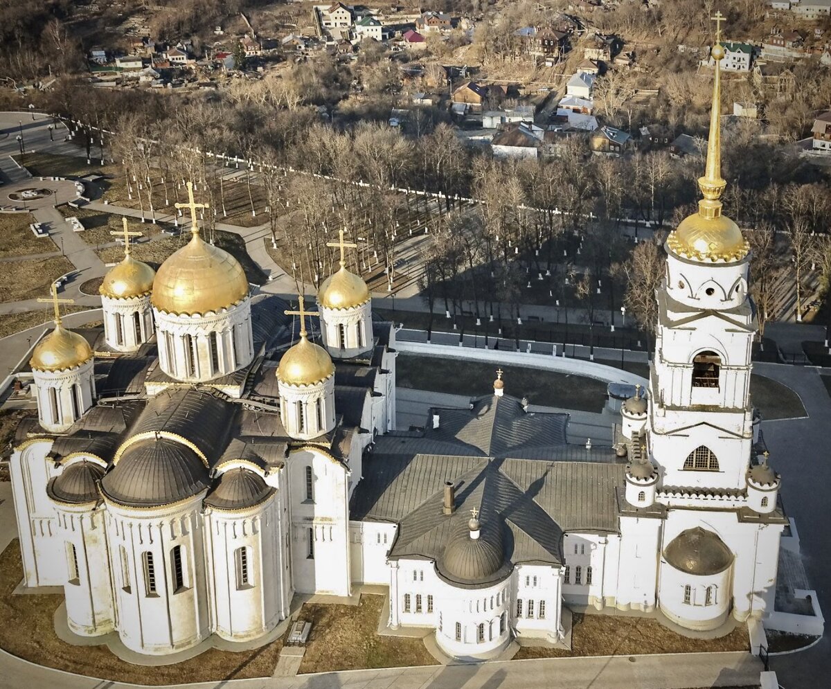 Церкви добрались. Успенский собор во Владимире. Успенский собор во Владимире 12 век. Успенского собора во Владимире. Успенский собор во Владимире вид сверху.