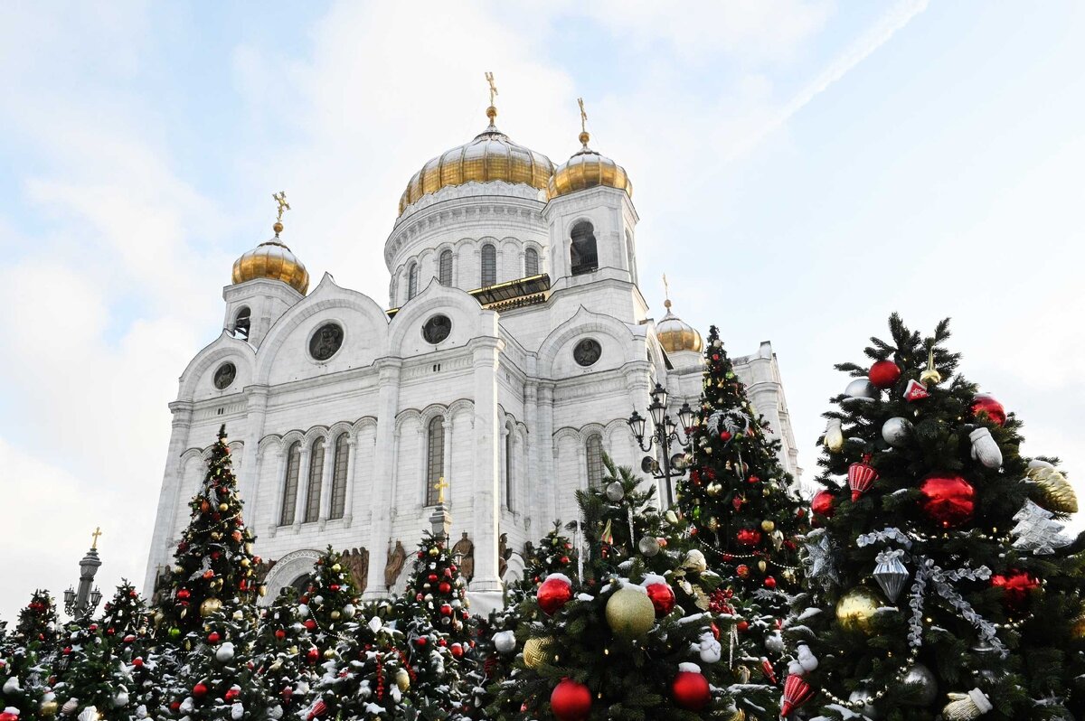Храм Христа Спасителя в Москве, встреча Рождества. Источник: https://foto.patriarchia.ru/news/patriarshee-sluzhenie-v-rozhdestvenskiy-sochelnik-v-khrame-khrista-spasitelya-v-moskve-2021-01-06/