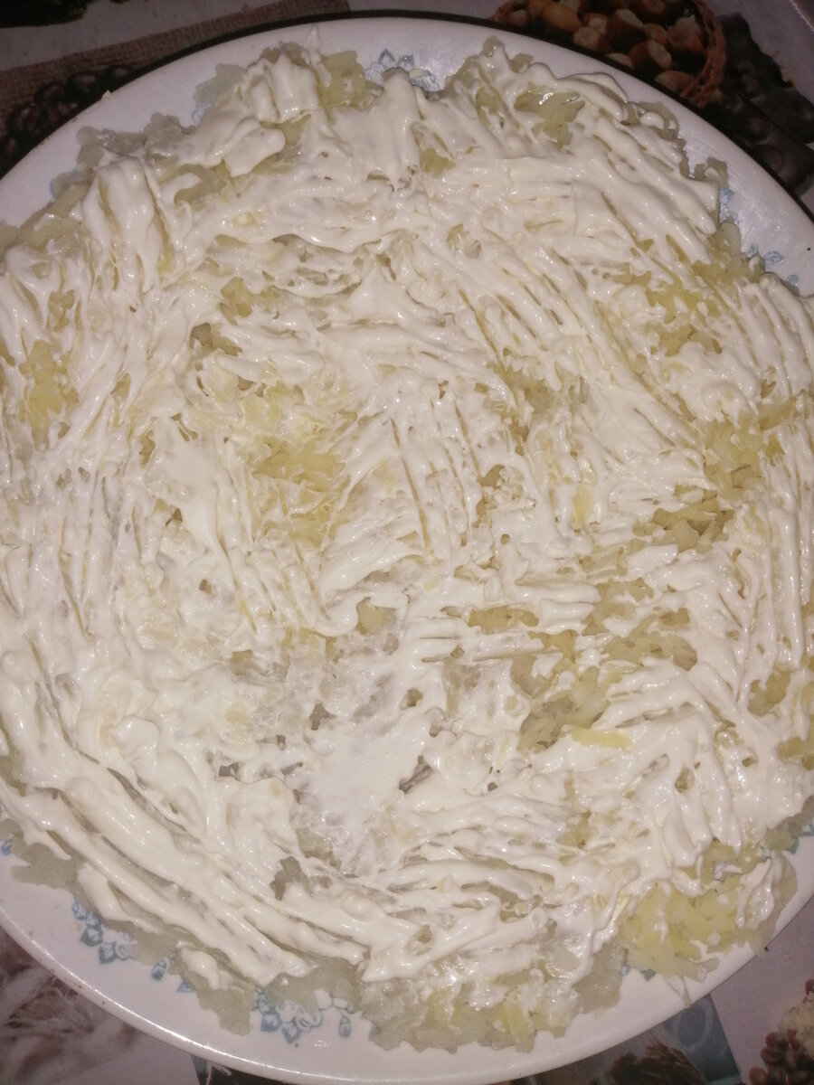 Картофель с майонезом.