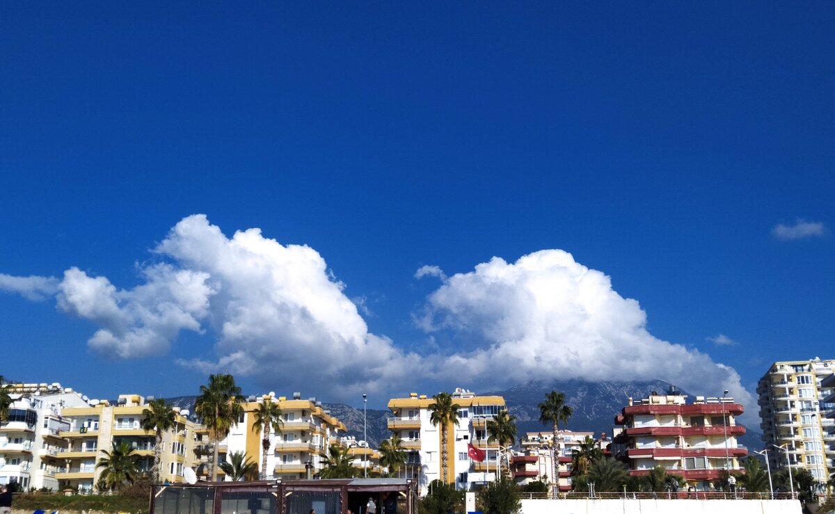 Погода на средиземноморском побережье на Рождество порадовала, хочется и новостей хороших.