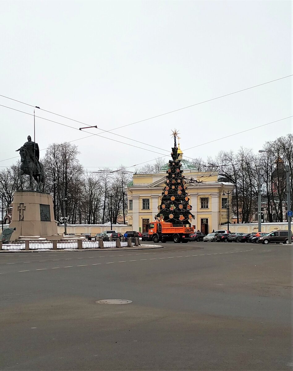 Площадь Александра Невского (фото автора)