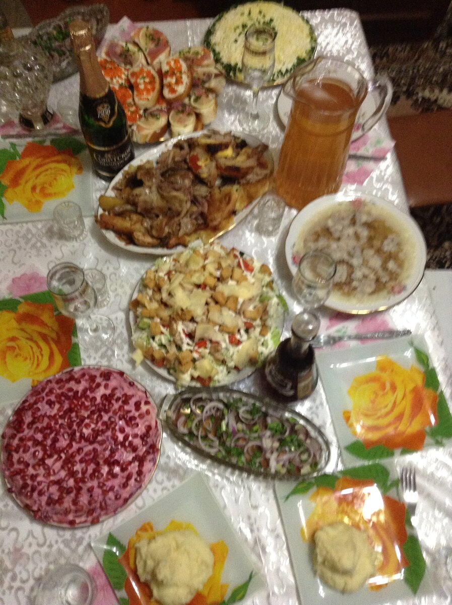 Личное фото. Стол.