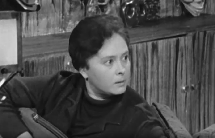 Кадр из телепостановки "Сослуживцы" (1973)