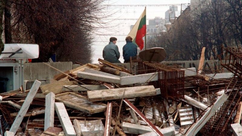 Баррикады перед литовским парламентом