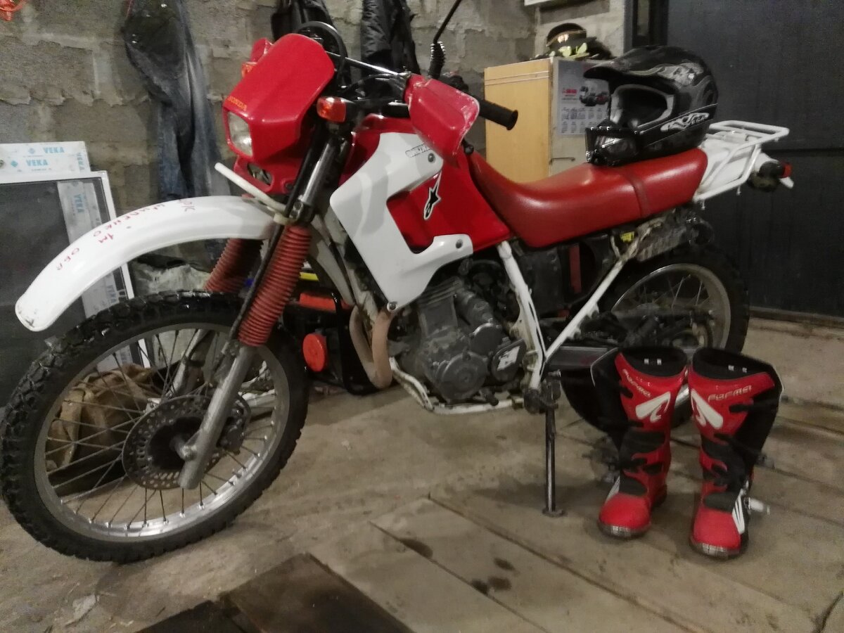 Honda XL250 Degree мой первый настоящий мотоцикл.
