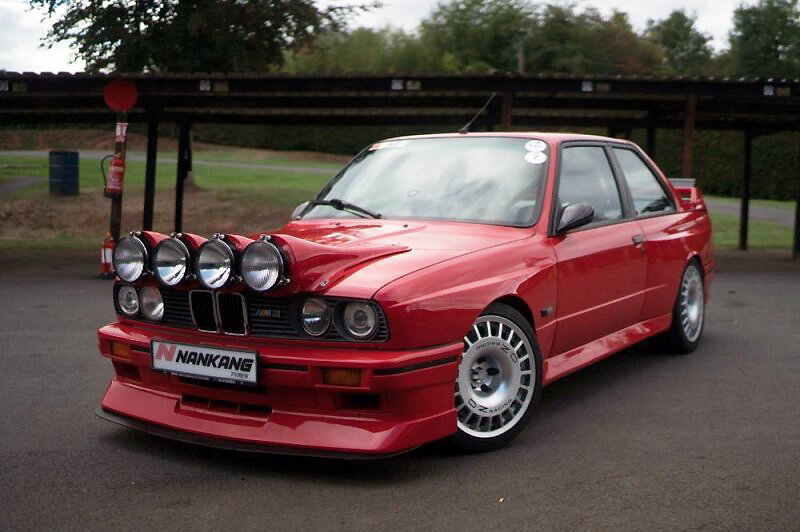 BMW E30 M3 с минимальным количеством доработок в стиле гоночных авто