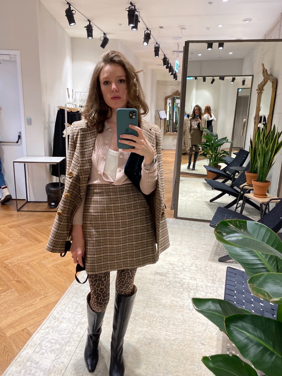 Вся одежда и аксессуары сочетаются между собой