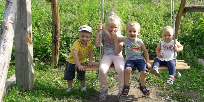 Зачем нам взрослые? Мы сами друг за другом присмотрим!