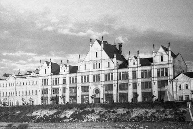 Здание фабрики «Маяк» построено в 1914 году по заказу Сергея Рукавишникова