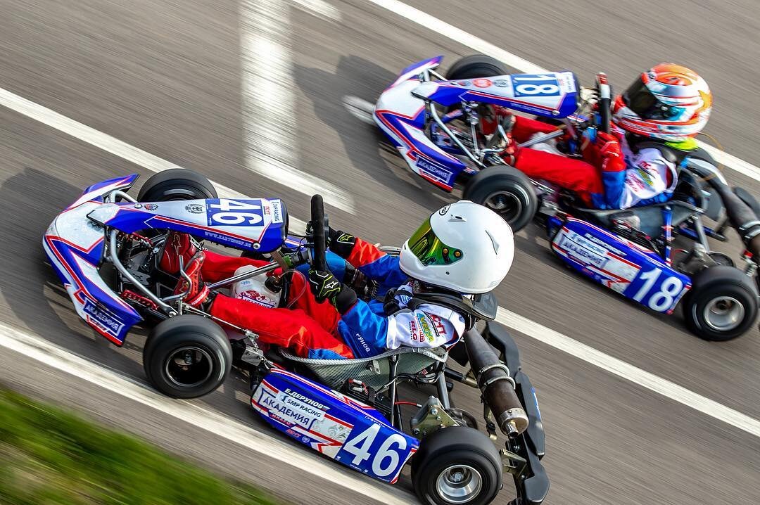 Картинг это спорт 7 букв. Гонки на картингах. Картинг орск парк. Спортивный картинг. Американский картинг.