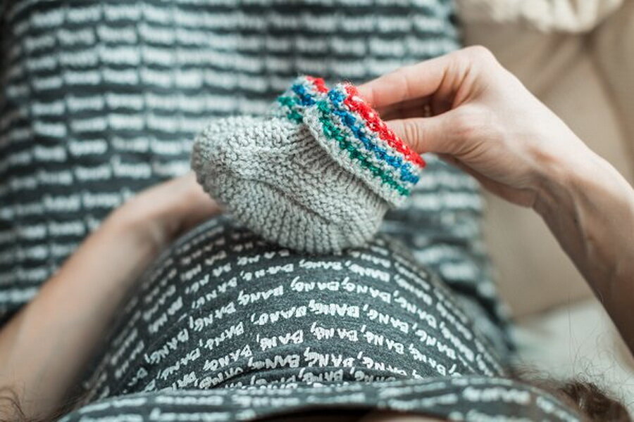 Вязание и вышивание во время беременности – есть ли противопоказания?