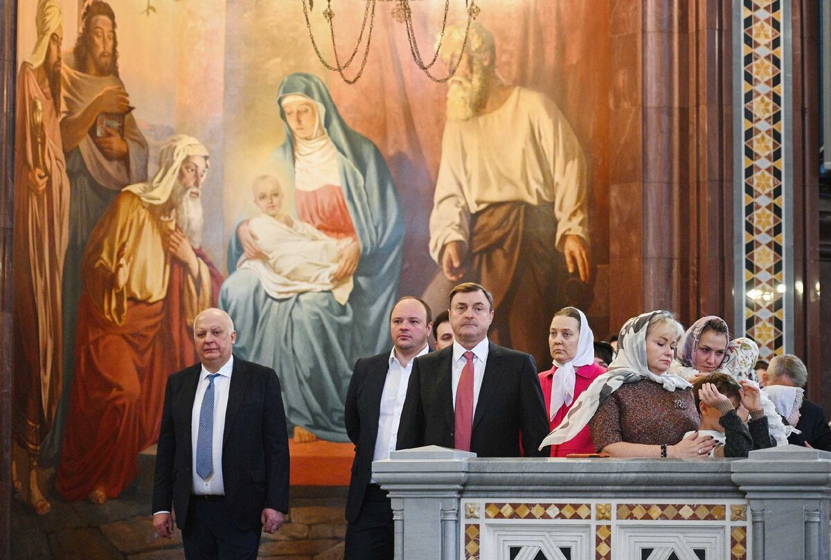 Сретение Господне - это встреча с Господом. https://foto.patriarchia.ru/news/patriarshee-sluzhenie-v-nedelyu-o-bludnom-syne-v-khrame-khrista-spasitelya-v-moskve-2020-02-16/