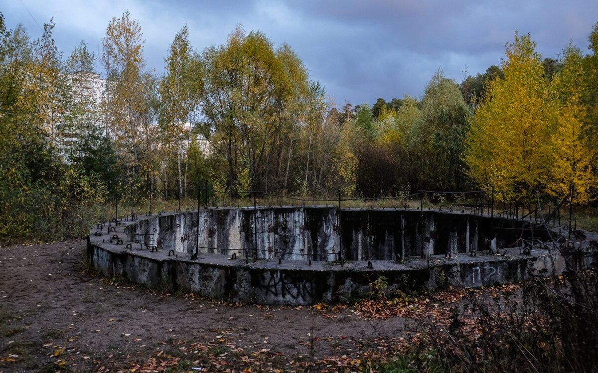 Нашёл огромную дыру в земле