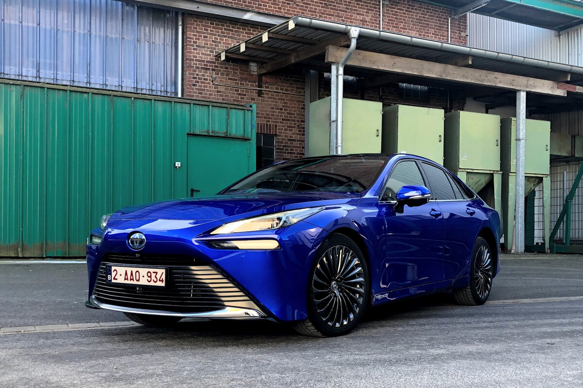 Toyota Mirai габариты