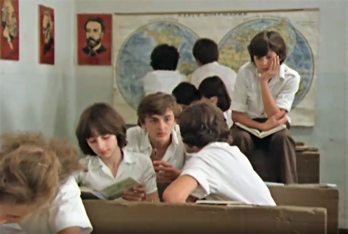 Кадр из фильма "Семь маленьких рассказов о первой любви" (1981)