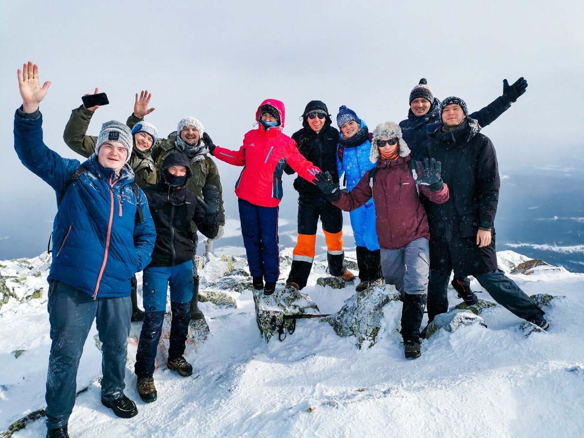 Участники восхождения, Тур. клуб "СВОИ", город Йошкар-Ола. Я третий справа, делаю руками жест СТОП :) 