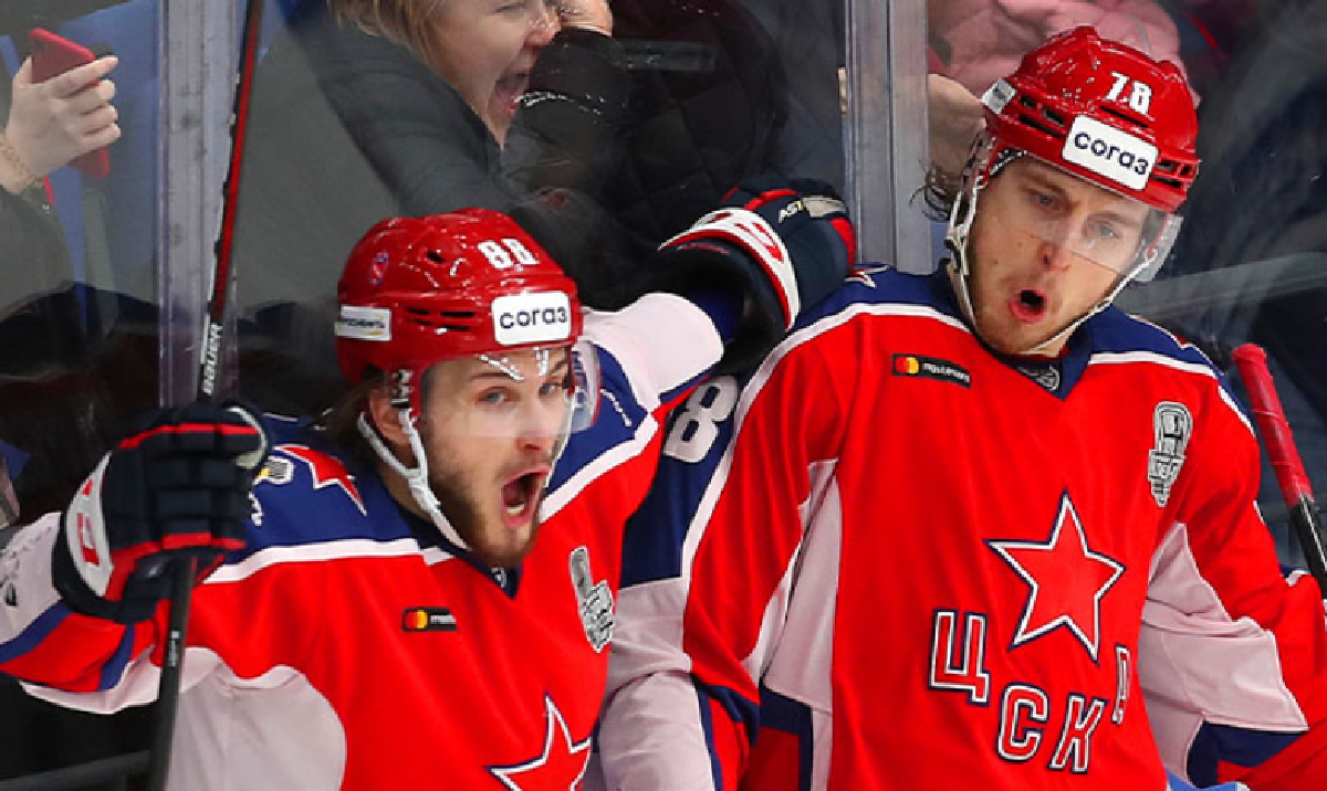 Во втором матче полуфинальной серии Кубка Гагарина московские армейцы вновь не позволили забить петербургским одноклубникам и победили (2:0).