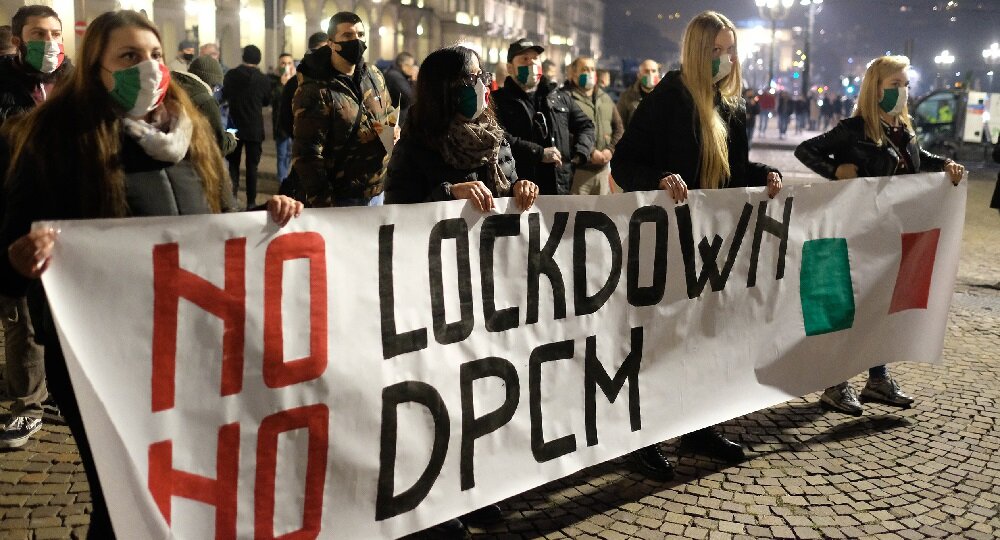 фото – lamiacittanews.it ("НЕТ локдауну НЕТ запретительным декретам)