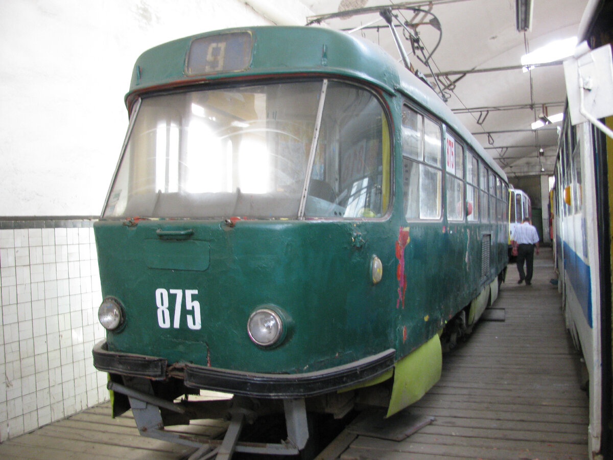 Тatra T-4SU номер 875, списан был в 2011 году