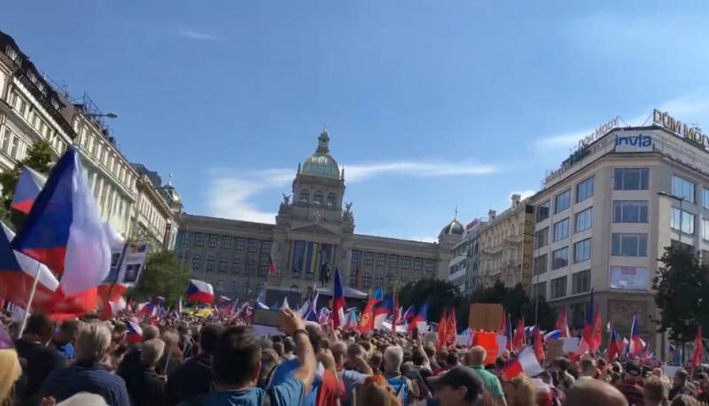 Антиправительственный митинг в Праге оказался самым масштабным за всю историю независимой Чехии Scale_1200