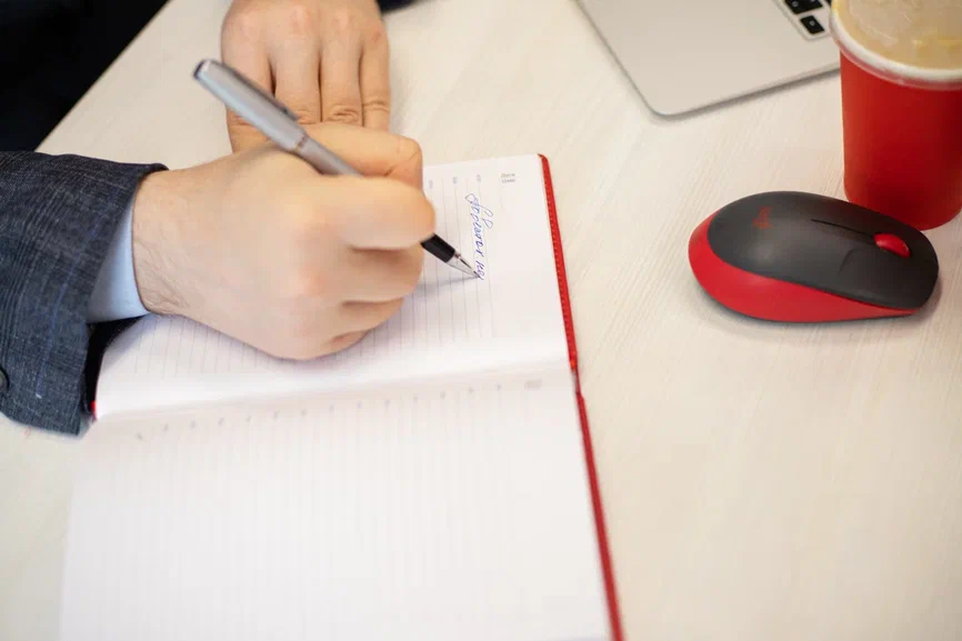 Наши специалисты всегда готовы проконсультировать вас и ответить на вопросы. Юрист Повесток.нет сопроводит вас во время призыва и поможет обеспечить соблюдение законодательных норм. 