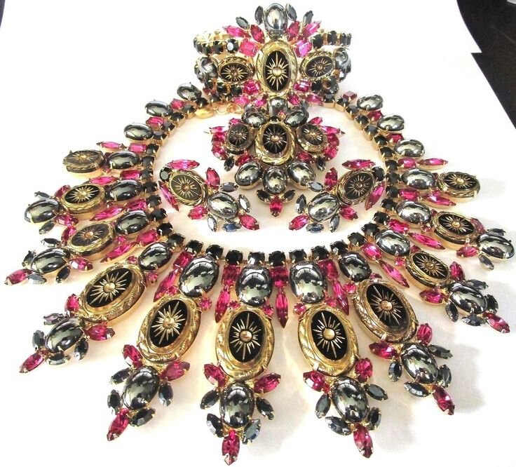 парюра романовых. парюра марии антуанетты. парюра что это. парюра рубины романовы. парюра радзивиллов.