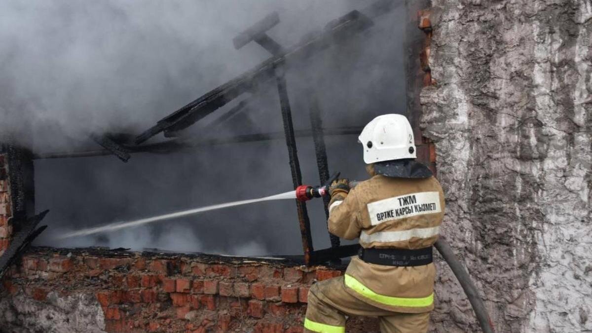    Тушение пожара в СТО в Петропавловске:пресс-служба ДЧС СКО