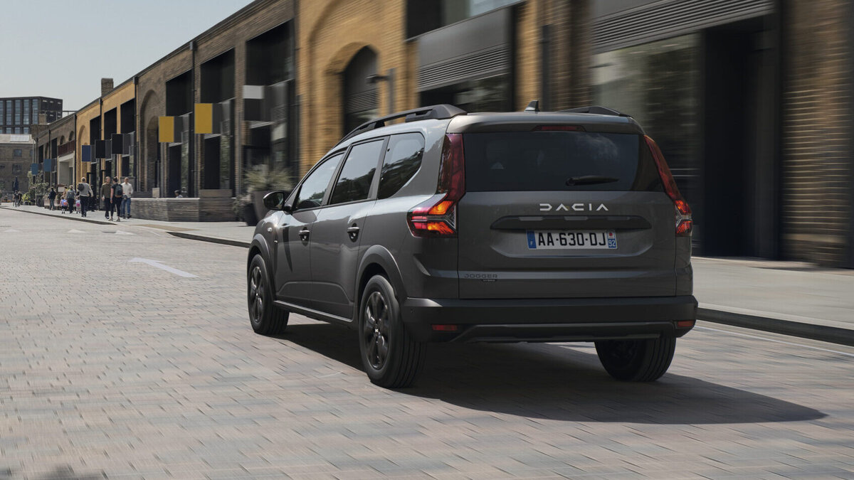    Dacia Jogger HYBRID 140. Фото Dacia