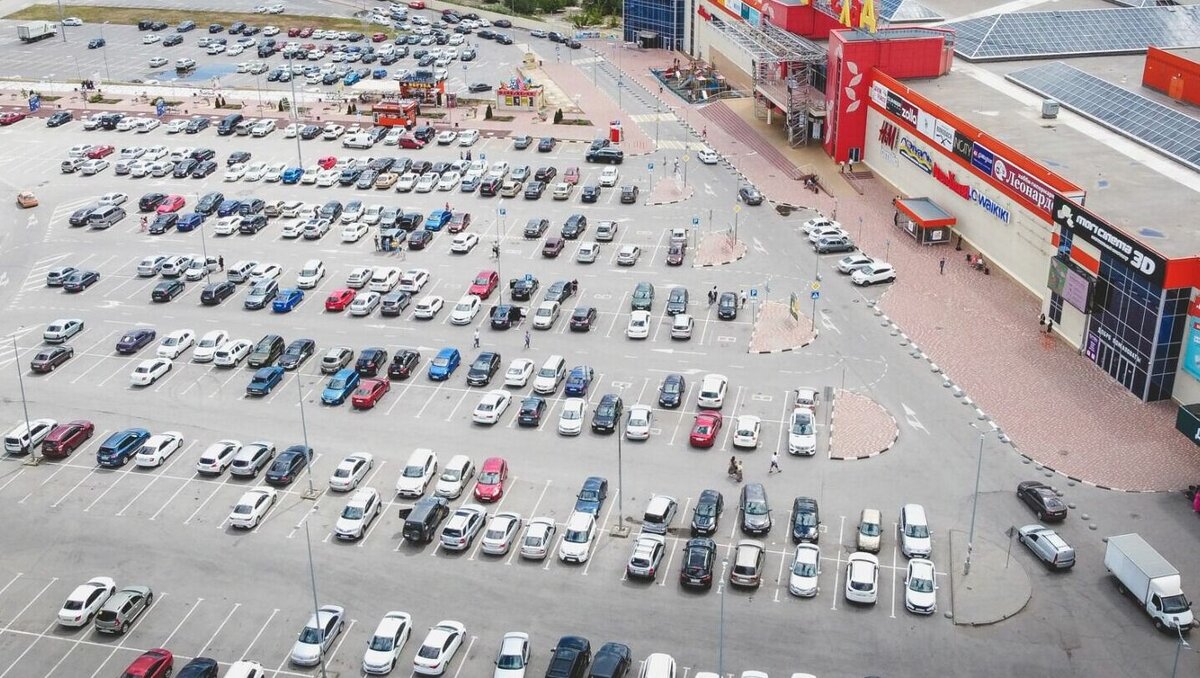     Сотрудники УФССП под Новый год арестовали на парковке торгового центра «Мармелад» в Волгограде восемь автомобилей. Машины должников выявили в ходе рейда.