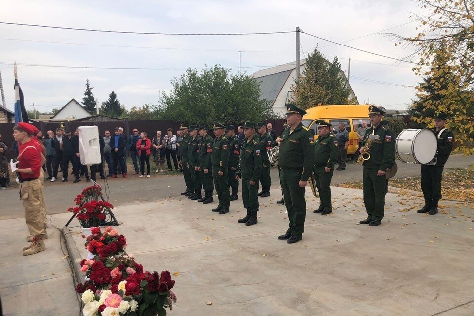     Проводить в последний путь пришли очень многие из тех, кто знал Дмитрия. Фото: Сергей Слепов