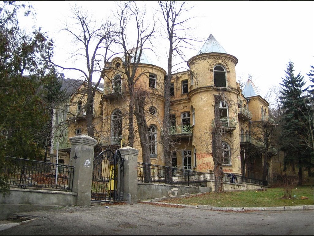 Дом с привидениями в пятигорске. Дача пятигорск. Эльза гукасова пятигорск. Дом с привидениями пятигорск дача эльзы. Замок эльзы в пятигорске.
