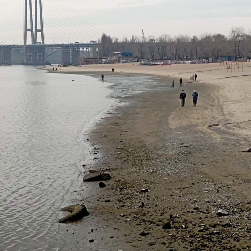 Обмелевший этой зимой Днепр. Источник: t.me/legitimniy.