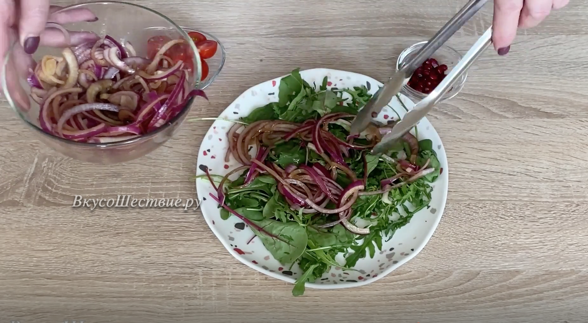 Красивая подача и отменный вкус этого салата, как в ресторане, а готовить  ну совсем несложно | ВкусоШествие.ру | Дзен