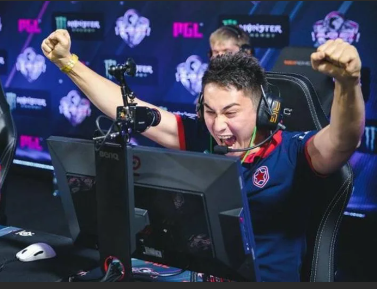 Сколько заработали киберспортсмены. Чемпионы киберспорта. Чемпион по киберспорту. Самые популярные киберспортсмены. Популярные игры в киберспорте.