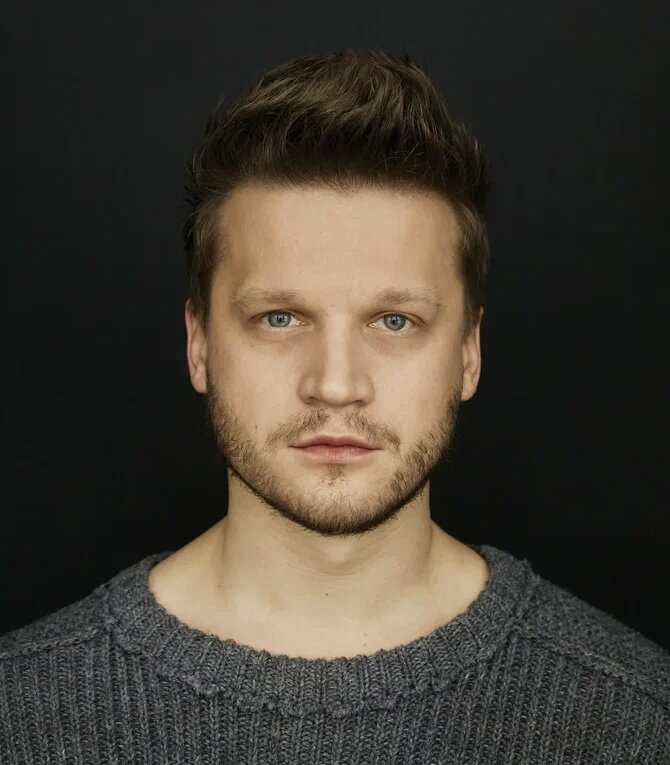 Актёр Артур Сопельник. Яндекс фото