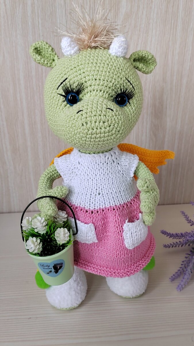 Дракоша связана из полухлопка, наполнитель гипоаллергенный, одежда съёмная. Цена 1200